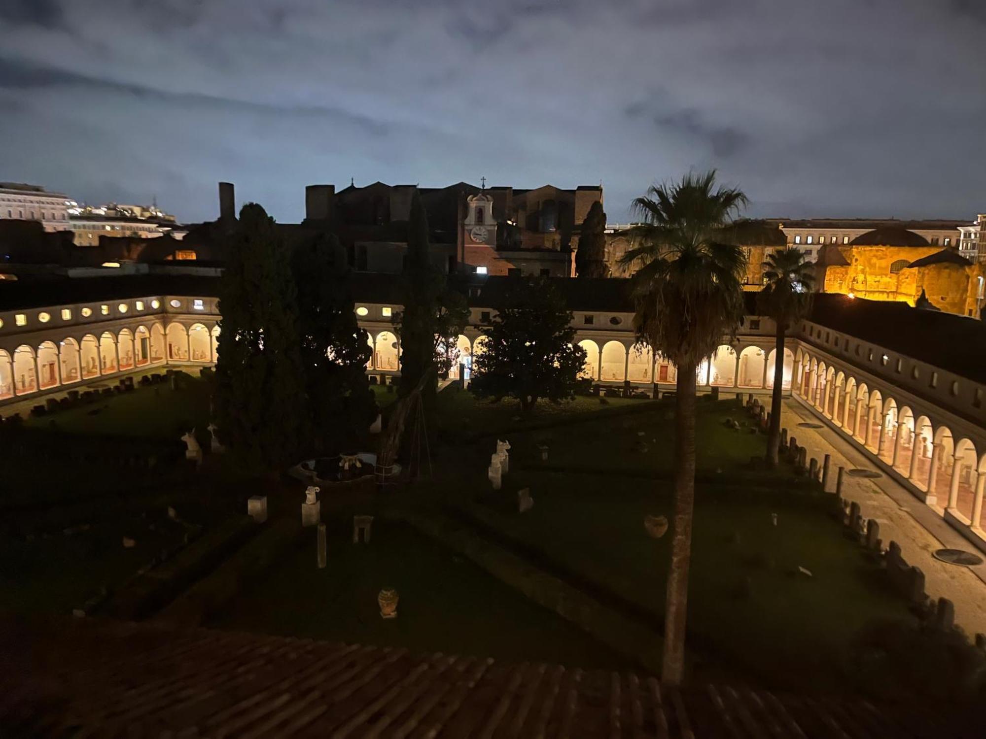 Camera X2 Con Magnifica Vista Sul Chiostro Di Michelangelo E Le Terme Di Diocleziano Rom Exterior foto
